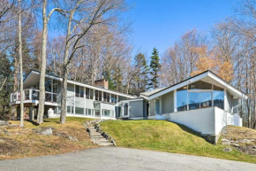 Pristine West Dover Home with Deck and Mountain Views!